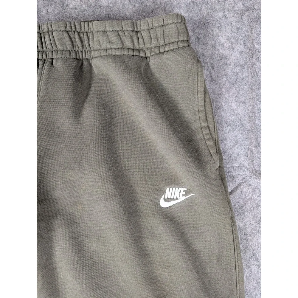 Nike sportswear club